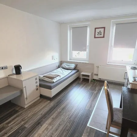 Gruena Monteurwohnungen شقة شيمنيتز